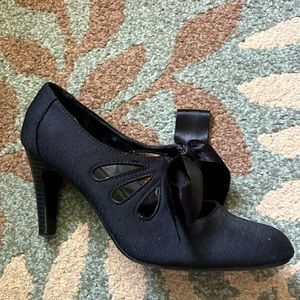 Ann Marino Black Heels with Bow